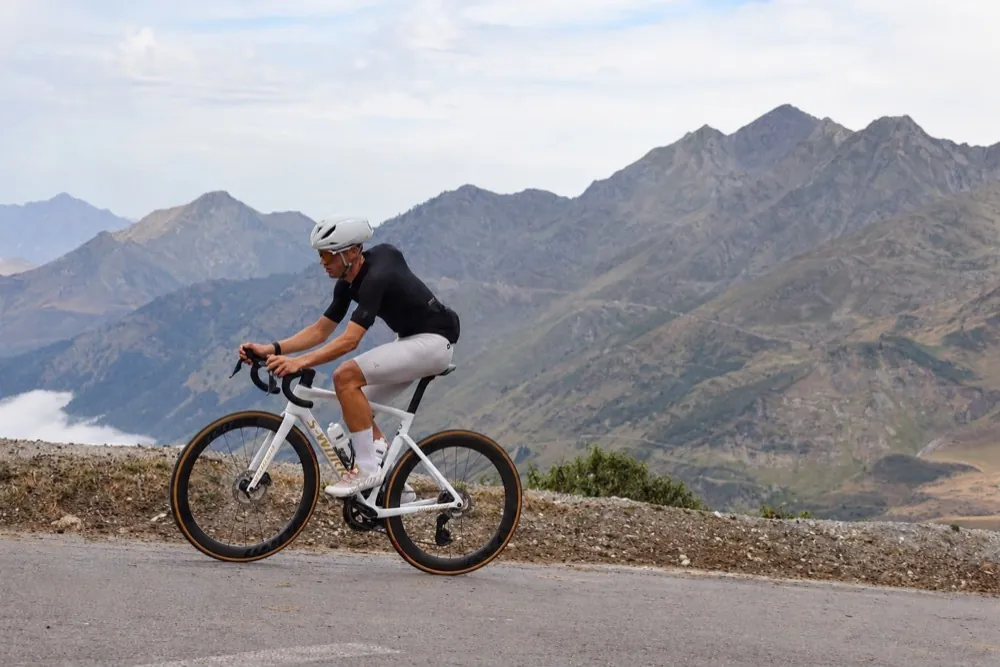 Andrés Fernández amb la bicicleta