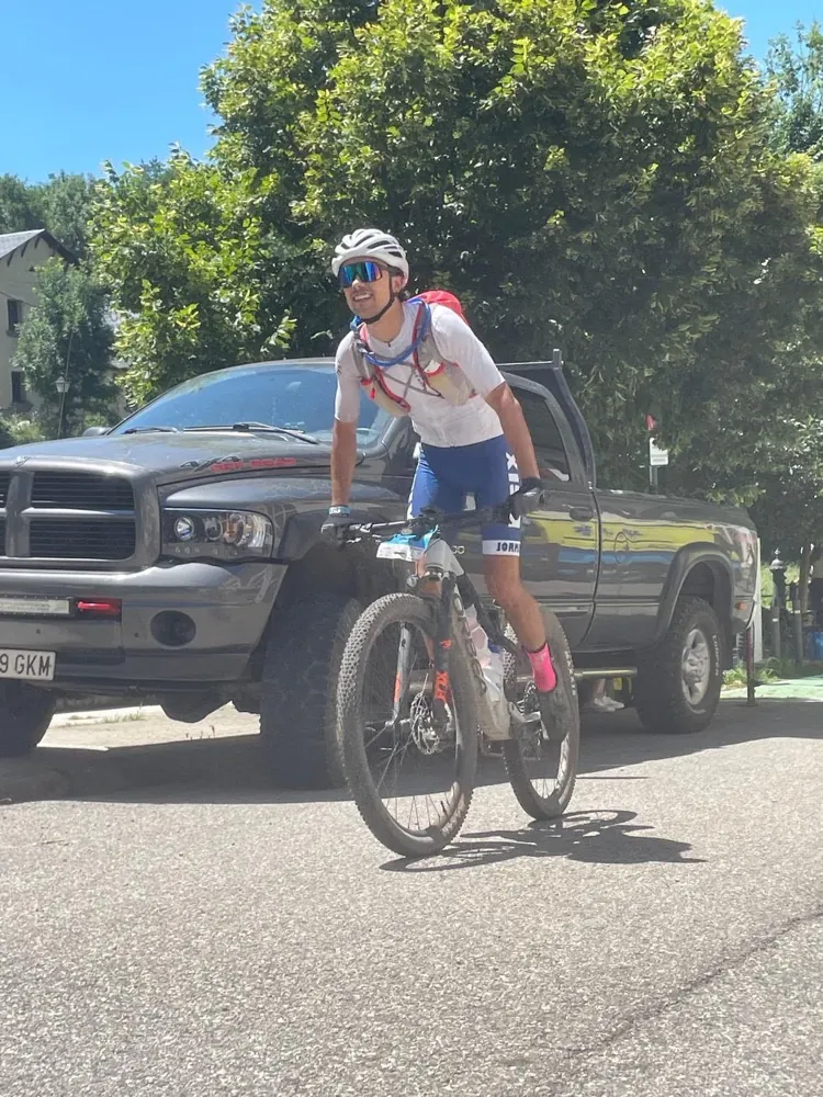 Oriol Chico amb la bicicleta